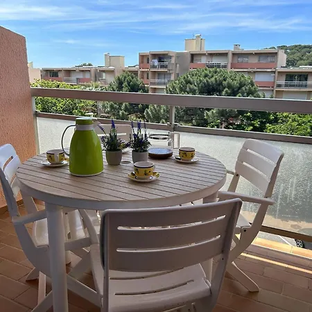 Apartment Duplex Climatise Avec 2 Terrasses, Garage, A 200m De La Et Proche Commerces - - Fr-1-251-733 Bormes-les-Mimosas