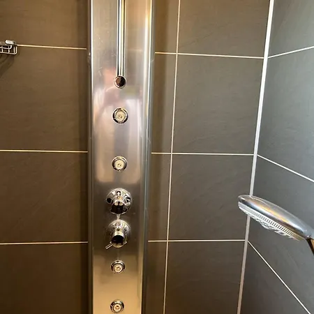 Apartment Duplex Climatise Avec 2 Terrasses, Garage, A 200m De La Et Proche Commerces - - Fr-1-251-733